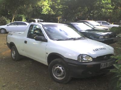 A 2004 Opel  