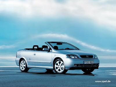 A 2005 Opel  