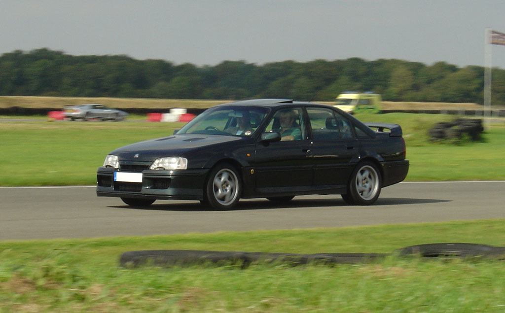 1989 Lotus Carlton picture