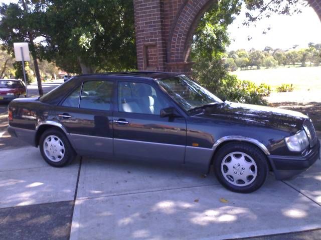 1993 Mercedes-Benz 220 picture