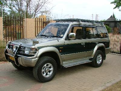 A 1995 Mitsubishi Pajero 