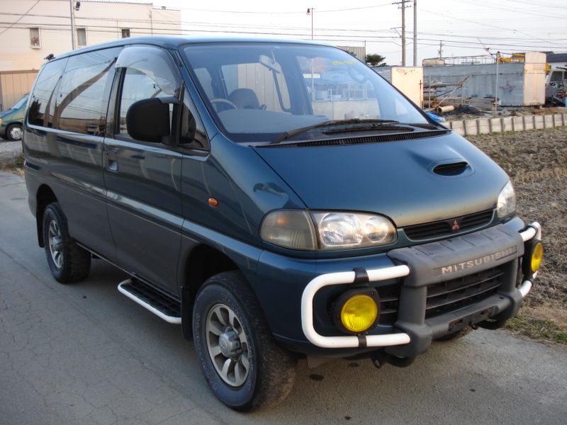 1996 Mitsubishi Delica Space Gear 2.4 picture