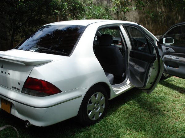 2001 Mitsubishi Lancer picture