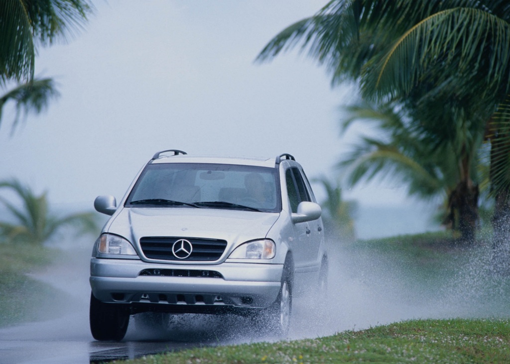 2001 Mercedes-Benz ML Series picture