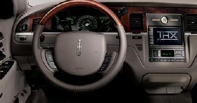 2005 Lincoln Town Car Signature picture