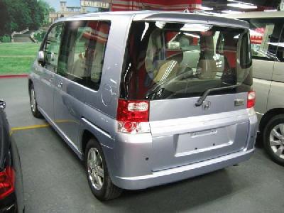 A 2005 Honda Mobilio 