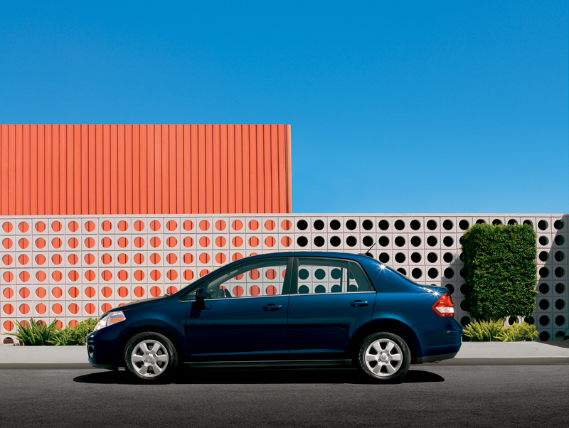 2007 Nissan Versa 1.8 SL Hatchback picture